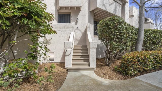 8490 Via Sonoma 10, La Jolla, CA 92037