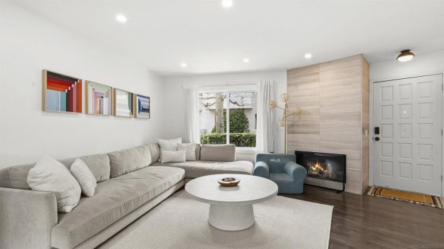 8490 Via Sonoma 10, La Jolla, CA 92037