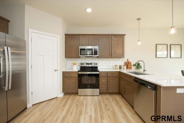 7921 N 94 Street, Omaha, NE 68122
