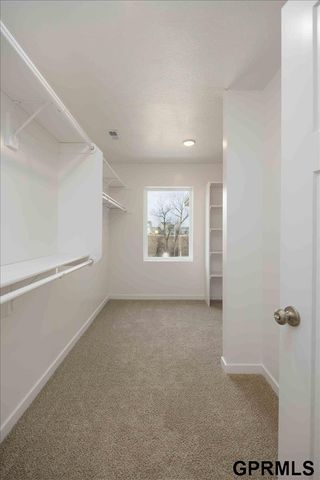 7921 N 94 Street, Omaha, NE 68122