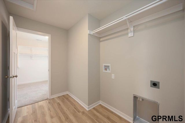 7921 N 94 Street, Omaha, NE 68122