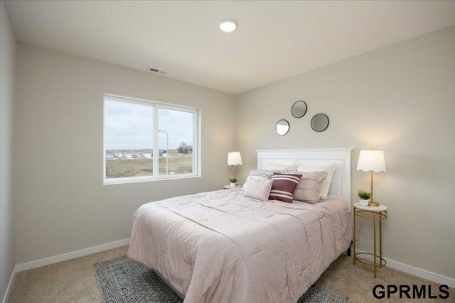 7921 N 94 Street, Omaha, NE 68122