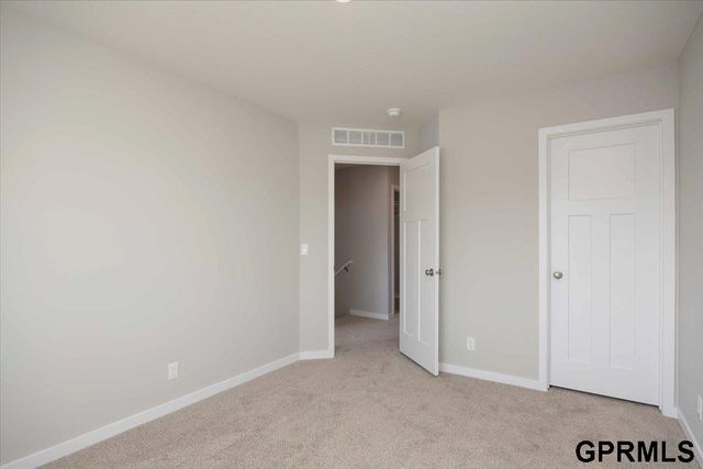 7921 N 94 Street, Omaha, NE 68122
