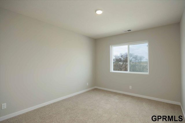 7921 N 94 Street, Omaha, NE 68122