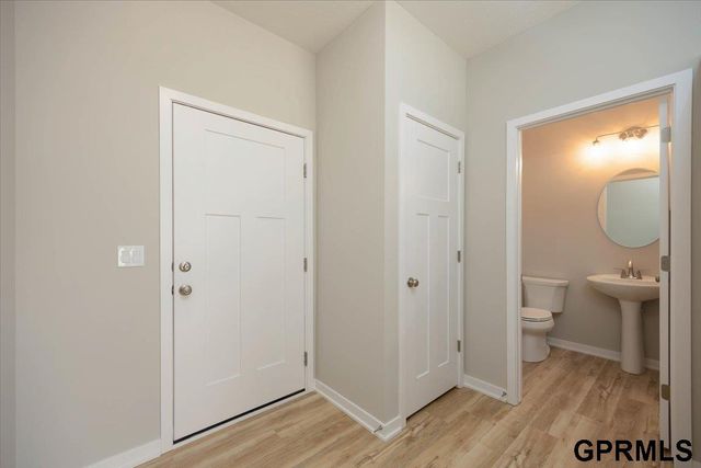 7921 N 94 Street, Omaha, NE 68122