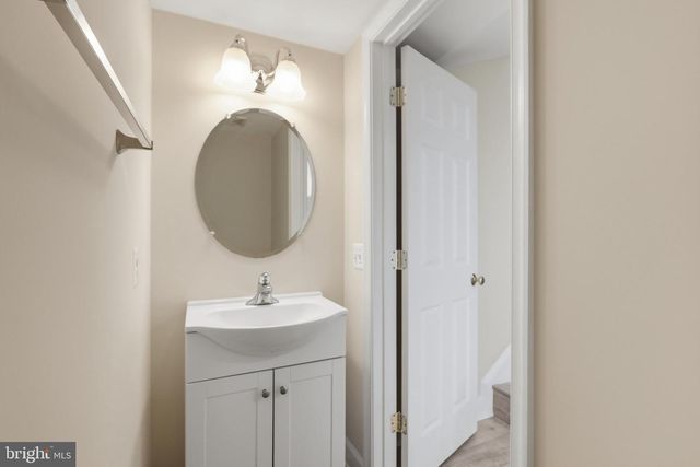 2512 TERRA COTTA CIR, Herndon, VA 20171