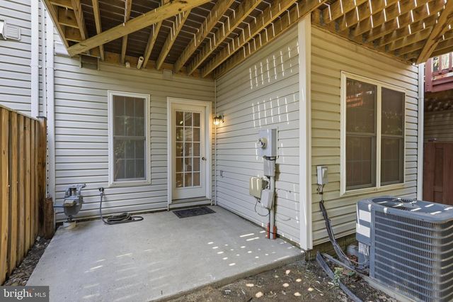 2512 TERRA COTTA CIR, Herndon, VA 20171