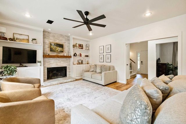 2221 E Longhills Road, Benton, AR 72019