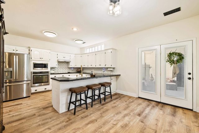 2221 E Longhills Road, Benton, AR 72019