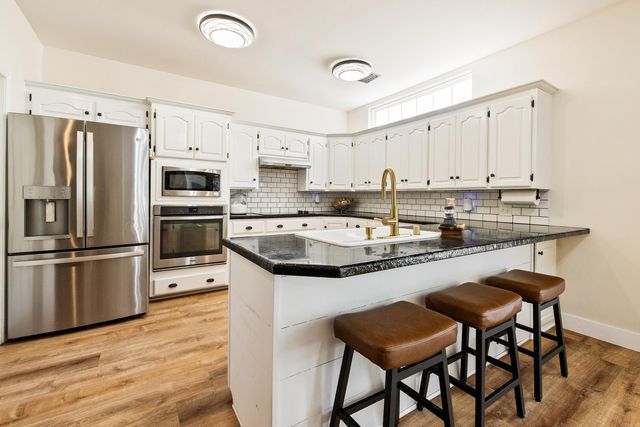 2221 E Longhills Road, Benton, AR 72019