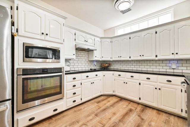 2221 E Longhills Road, Benton, AR 72019