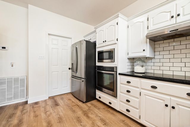 2221 E Longhills Road, Benton, AR 72019