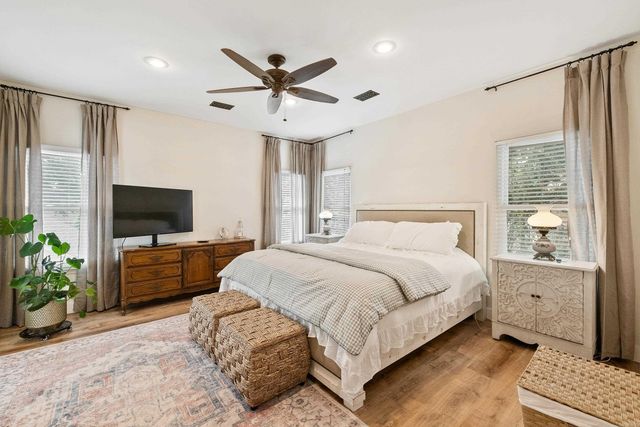 2221 E Longhills Road, Benton, AR 72019