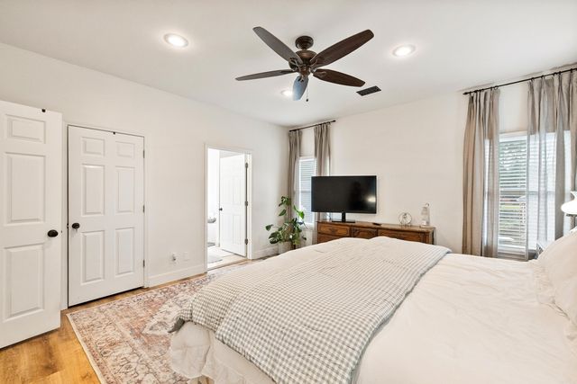 2221 E Longhills Road, Benton, AR 72019