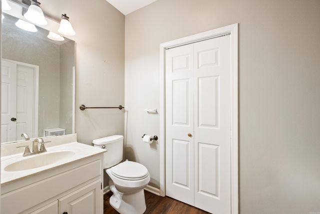 2221 E Longhills Road, Benton, AR 72019