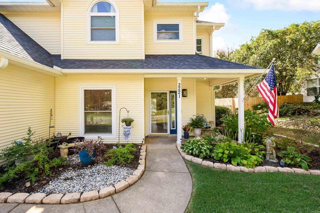 2221 E Longhills Road, Benton, AR 72019
