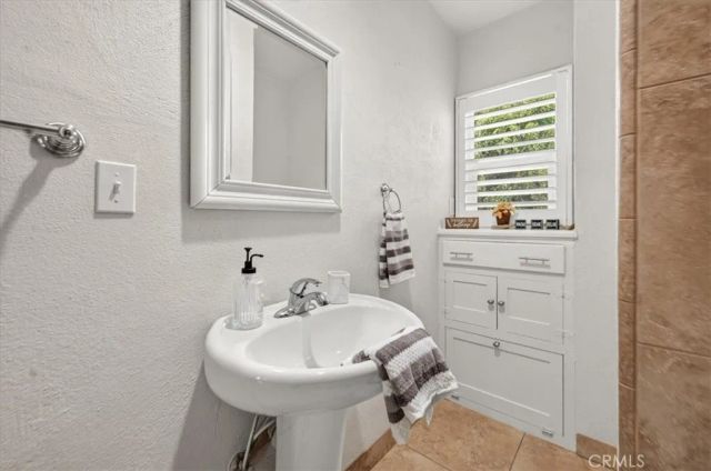 256 N Sierra Vista, Fresno, CA 93702