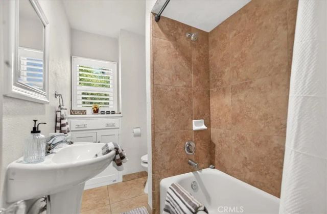 256 N Sierra Vista, Fresno, CA 93702