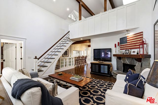 16731 Morrison Street, Encino, CA 91436