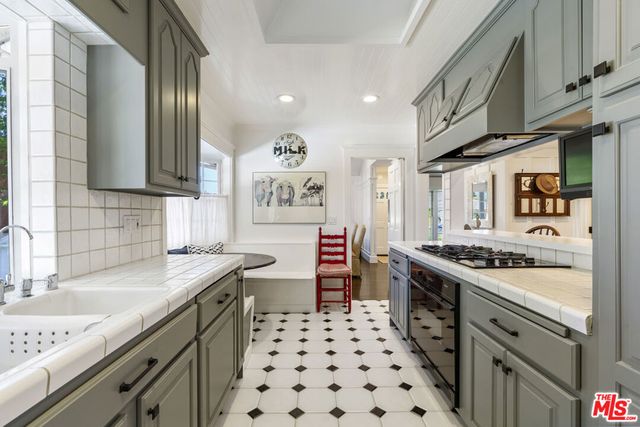 16731 Morrison Street, Encino, CA 91436