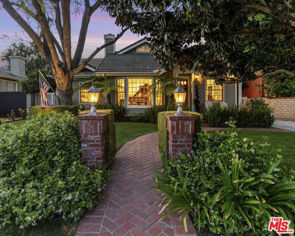 16731 Morrison Street, Encino, CA 91436