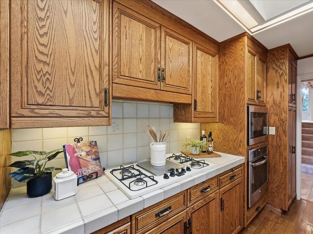 25564 Fernhill Drive, Los Altos Hills, CA 94024