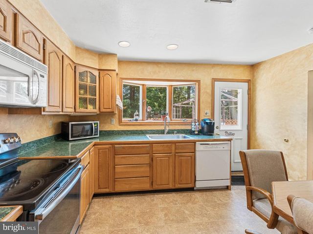 2165 OVERLOOK DR, Aston, PA 19014