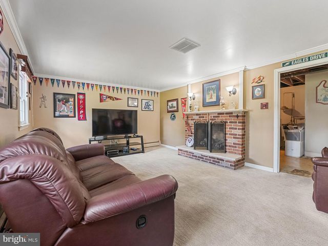 2165 OVERLOOK DR, Aston, PA 19014
