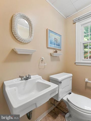 2165 OVERLOOK DR, Aston, PA 19014