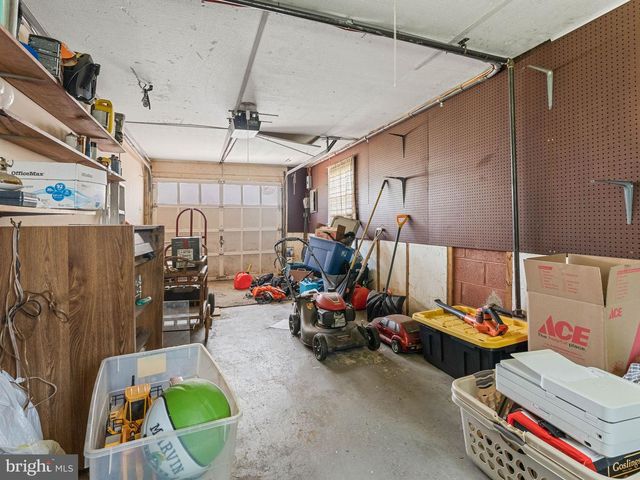2165 OVERLOOK DR, Aston, PA 19014