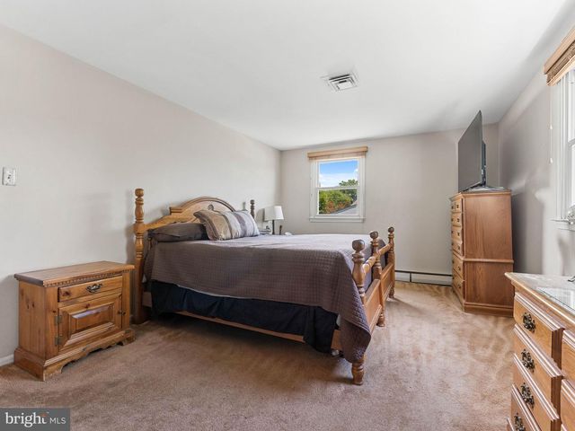 2165 OVERLOOK DR, Aston, PA 19014