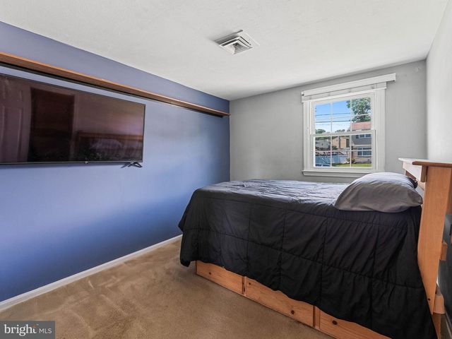 2165 OVERLOOK DR, Aston, PA 19014