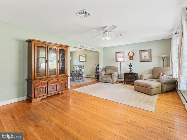 2165 OVERLOOK DR, Aston, PA 19014
