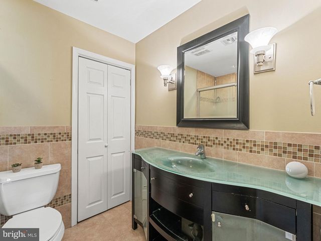 2165 OVERLOOK DR, Aston, PA 19014