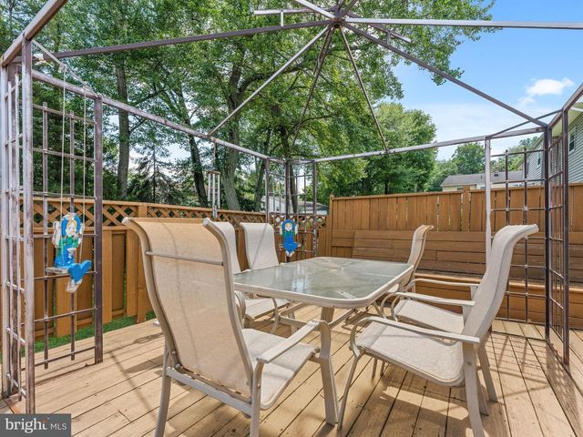 2165 OVERLOOK DR, Aston, PA 19014