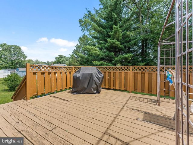 2165 OVERLOOK DR, Aston, PA 19014