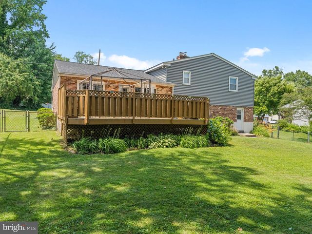 2165 OVERLOOK DR, Aston, PA 19014
