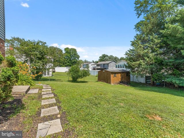 2165 OVERLOOK DR, Aston, PA 19014
