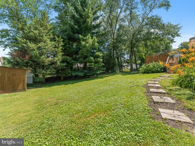 2165 OVERLOOK DR, Aston, PA 19014
