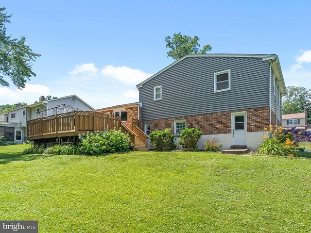 2165 OVERLOOK DR, Aston, PA 19014
