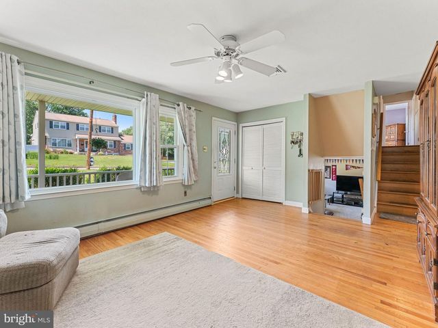 2165 OVERLOOK DR, Aston, PA 19014