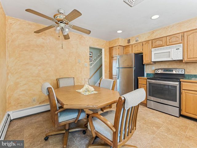2165 OVERLOOK DR, Aston, PA 19014