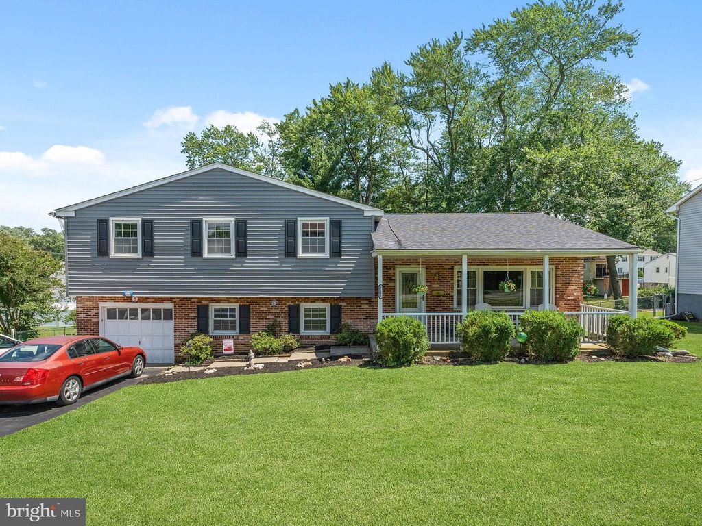 2165 OVERLOOK DR, Aston, PA 19014
