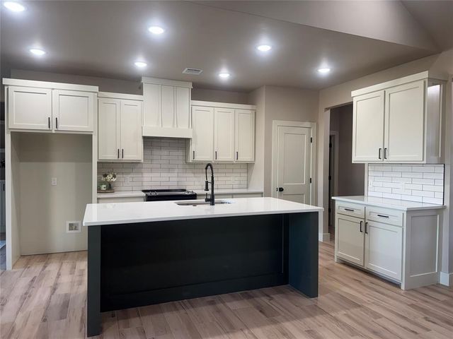 2443 Wolf Creek Bend, Blanchard, OK 73010