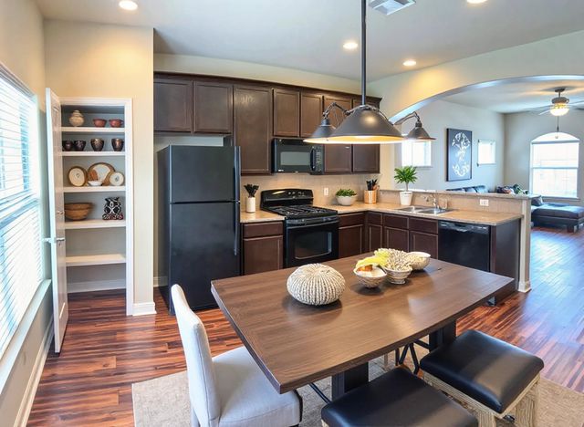 40 Woodland Hills Drive B, Conroe, TX 77303