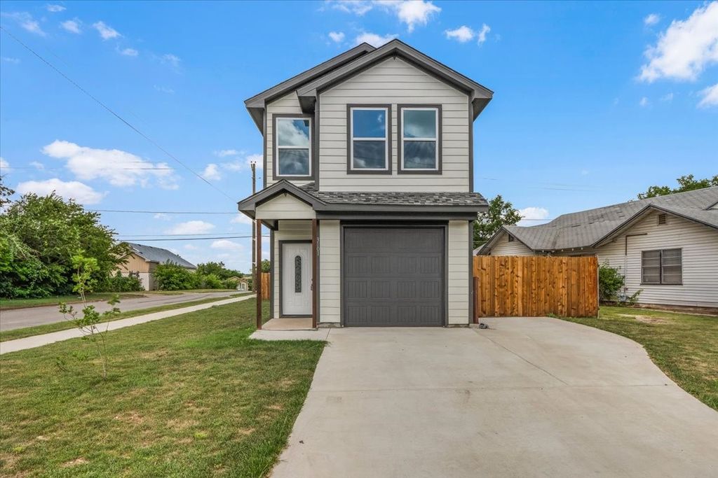 3101 Clinton Avenue, Fort Worth, TX 76106