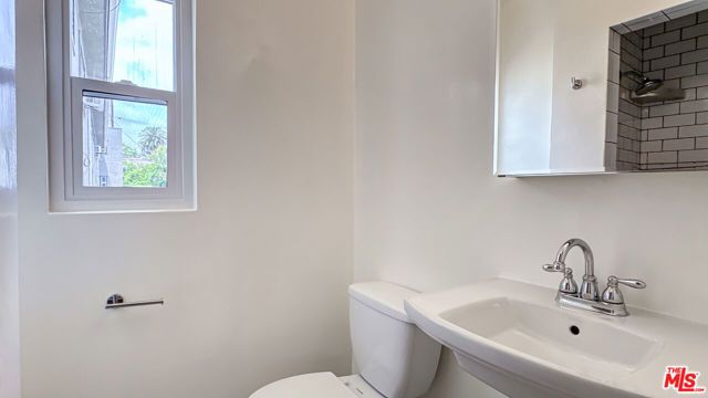 1241 N Fairfax Avenue, West Hollywood, CA 90046