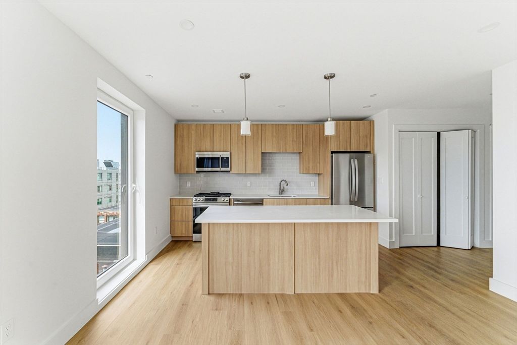 1035 Commonwealth Ave 603, Boston, MA 02215