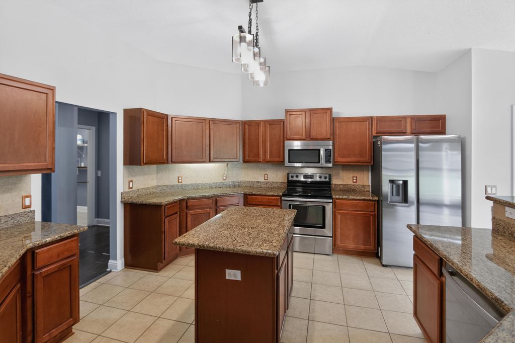 Image 11 of property listing at 6280 Equine Drive, Crestview, FL 32536