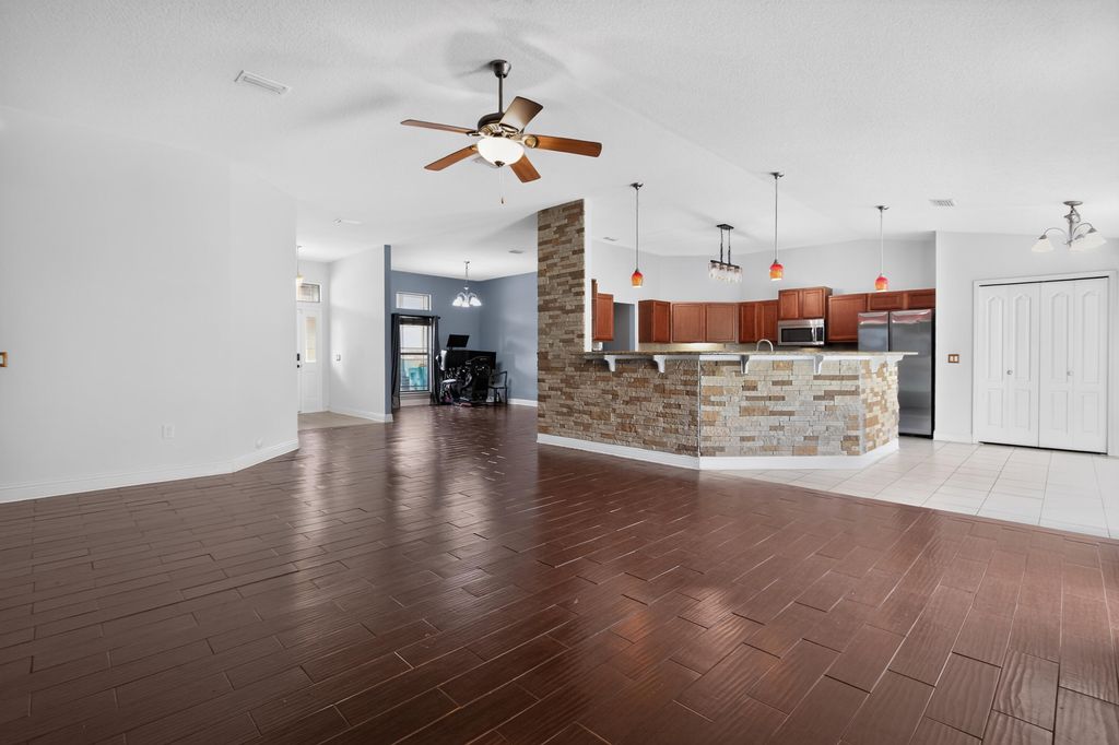 Image 12 of property listing at 6280 Equine Drive, Crestview, FL 32536